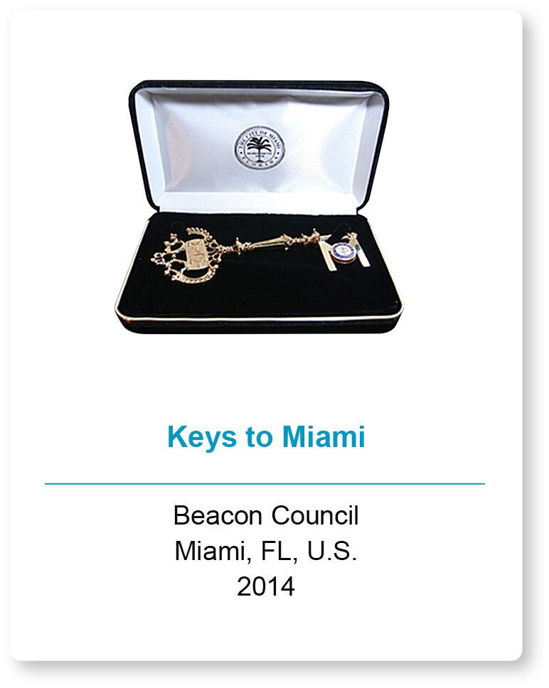 Keys to Miami awarded to Crystal Lagoons by the Beacon Council, 2014